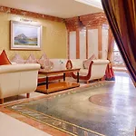Plaza & Отель 4*